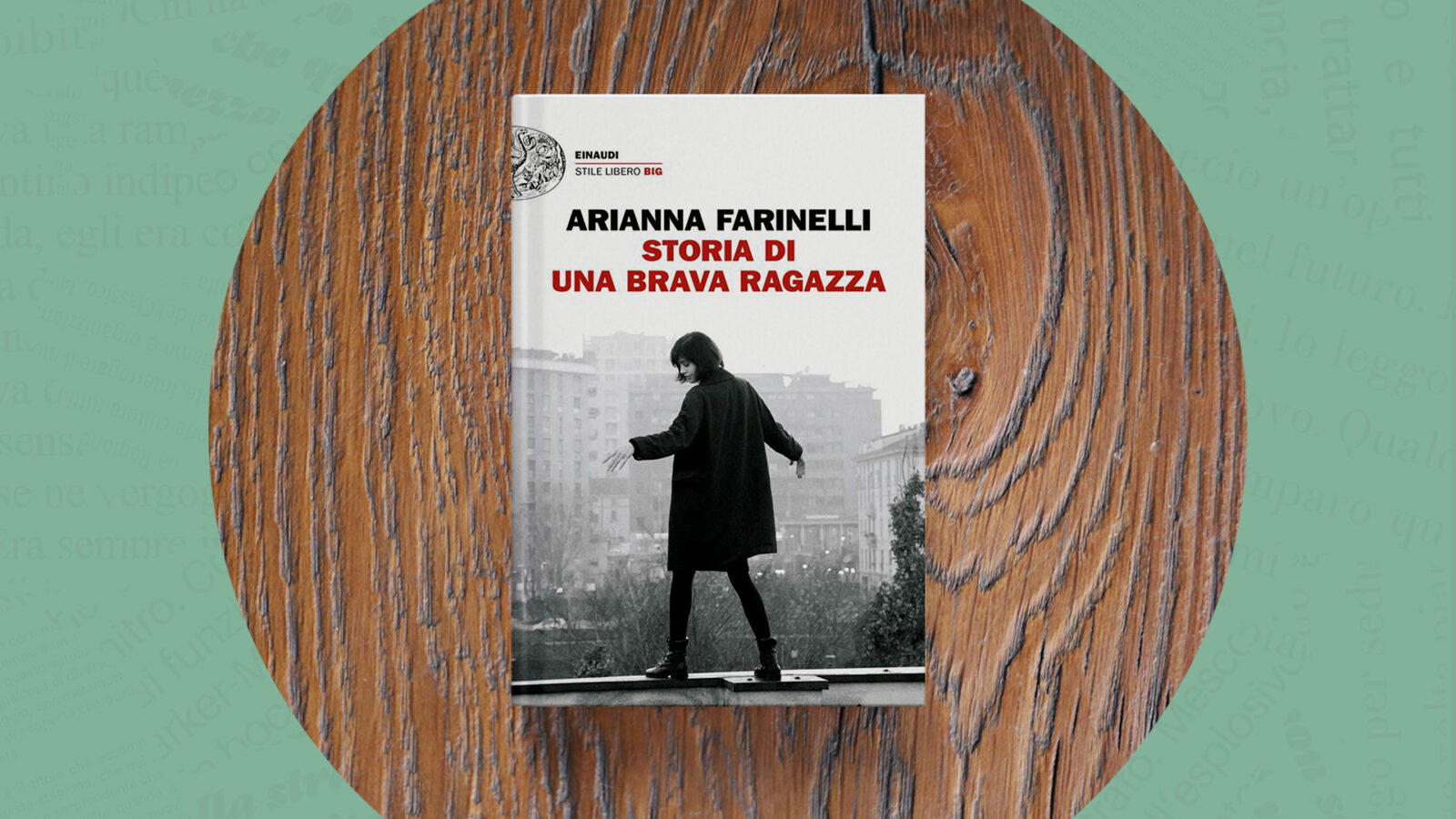 Storia di una brava ragazza Una tormentata emancipazione presentazione del libro Einaudi di e con Arianna Farinelli con Serena Galasso La vicenda personale dell’autrice e quella delle donne della sua vita: la nonna, la madre, le amiche. Facendo appello alle scrittrici che l’hanno segnata, da Annie Ernaux a bell hooks, da Virginia Woolf a Susan Sontag, porta il loro sguardo fino alla periferia romana, per esplorarne le dinamiche primordiali e restituirle a chi legge.